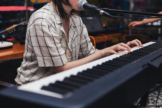 Live music concert with keyboard performance
