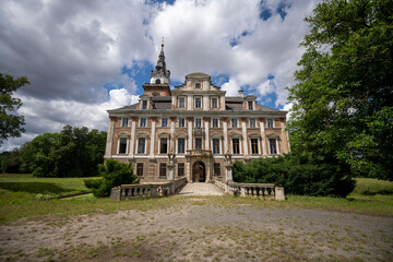 Obraz premium Abandoned Mansion Luxury Palace Castle Interior with Vintage Architecture and Decay