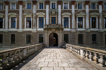 Obraz premium Abandoned Mansion Luxury Palace Castle Interior with Vintage Architecture and Decay