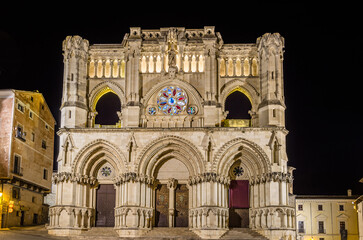 Fototapeta premium Night view of the Gothic Cathedral of Saint Mary and Saint Julian in Cuenca, Spain
