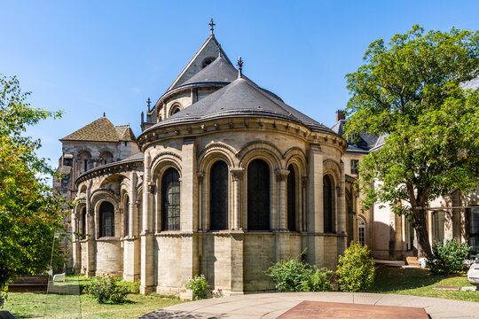 he apse of Saint-Martin-des-Champs church, part of Mus&eacute;e des Arts et M&eacute;tiers, where the Foucault pendulum demonstrates Earth&rsquo;s rotation, Paris, France.
