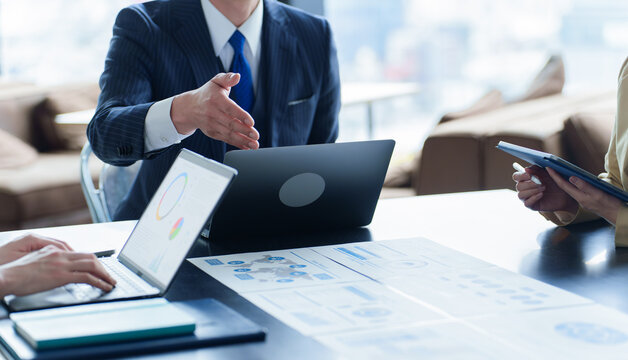 ビジネス　ミーティング　会議　ボディパーツ　