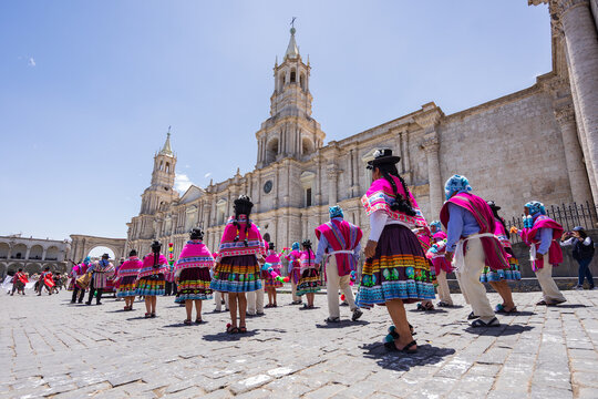 Photographs and postcards of the Plaza de Armas in Arequipa, the White City of Peru, a vacation destination with stunning views of volcanoes and the Andean snow-capped peaks