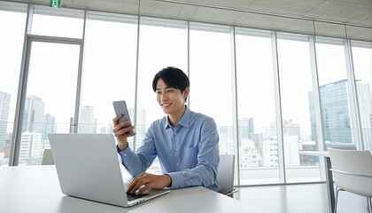 Fototapeta premium 近代的なオフィスでノートPC作業をする男性