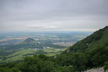 Naklejka premium Aerial view of the city and hills