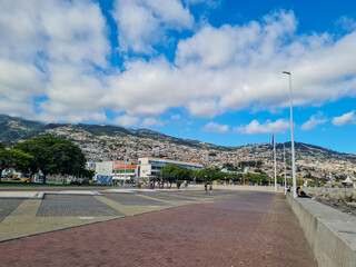 Obraz premium Panoramic view of the picturesque waterfront promenade in Funchal, the capital city of the Portuguese island of Madeira.