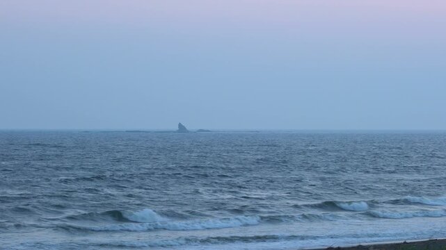 湘南 辻堂海岸から烏帽子岩と夕焼け