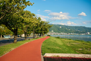 諏訪湖畔の遊歩道