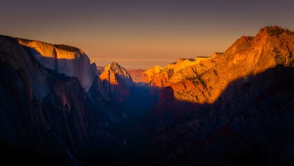 Naklejka premium Golden hour illuminates the majestic zion national park