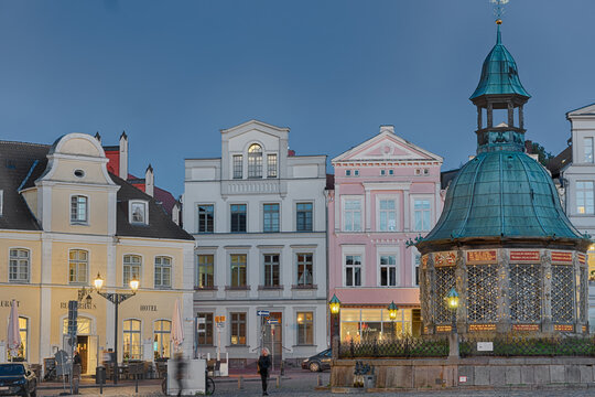 Marktplatz beleuchtet Wismar