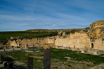 Dougga &egrave; uno dei siti architettonici pi&ugrave; rappresentativi della Tunisia e il meglio conservato del Nord Africa, dichiarato Patrimonio dell'Umanit&agrave; dall'UNESCO