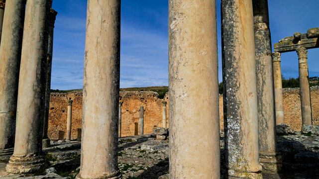 Dougga &egrave; uno dei siti architettonici pi&ugrave; rappresentativi della Tunisia e il meglio conservato del Nord Africa, dichiarato Patrimonio dell'Umanit&agrave; dall'UNESCO