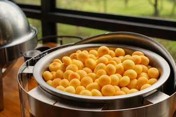 Café da manhã com pão de queijo