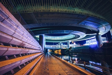 名古屋市、黒川インターチェンジの巨大ループ線の夜景