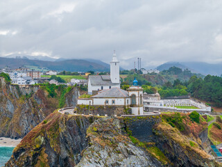 Faro de Luarca y puerto en la Comarca del Vald&eacute;s, Principado de Asturias