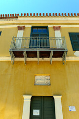 Museumseingang in Chalkida auf der griechischen Insel Eub&ouml;a