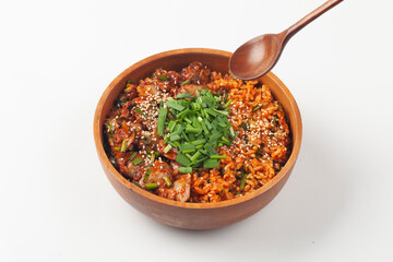 The cockle is a member of the rock clam family. Its shell has fan-shaped ridges. It spawns in September and October and lives in sandy mud.

