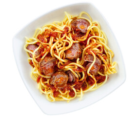 prato com espaguete ao molho de tomate acompanhado de bife à rolê isolado em fundo transparente