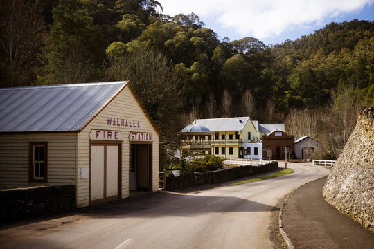 WALHALLA, AUSTRALIA - AUGUST 8 2025: Iconic Walhalla Band Rotunda on a winters afternoon in Walhalla
