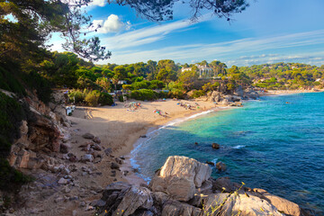 Playa de Torretas. Localidad costera con la pintoresca Playa de Aro.
Calella de Palafrugell, tradicional pueblo pesquero de casas blancas y un popular destino turístico y vacacional en la Costa Brava.