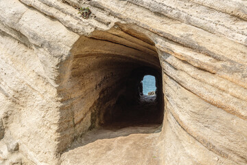 千葉県館山市 沖ノ島の洞窟の入口