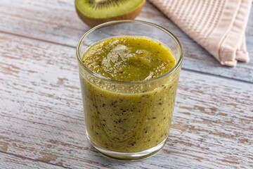 Sweet detox green kiwi smoothie