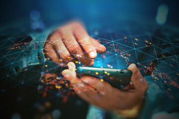 Manos usan smartphone, fondo con red digital, nodos brillantes, luz azul, escena tecnológica y conectada.La mano conecta con el mundo digital: interacción móvil, datos globales y tecnología en tiempo 