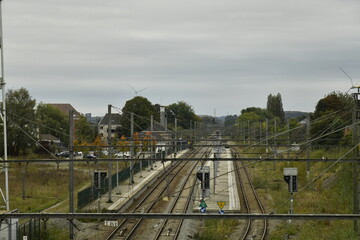 Fototapeta premium La gare d'Écaussinnes sous un ciel gris (Soignies)