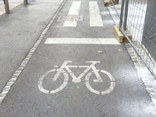 Obraz premium Urban bicycle lane with clear white pavement markings on asphalt