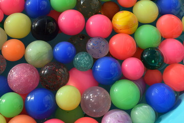 カラフルなスーパーボール