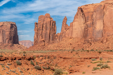 Fototapeta premium Scenic Red Rock Desert Landscape with Blue Sky – Canyonlands, Utah