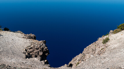 Crater Lake National Park – Deep Blue Volcanic Lake in Oregon