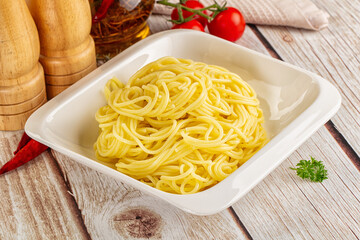 Boiled yellow egg noodles in the bowl