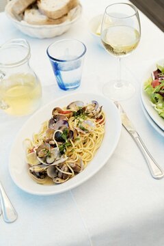pasta vongole with clams