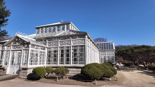 창경궁의 100년 된 대온실