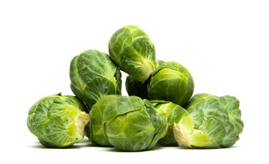 choux de Bruxelles isolés sur fond blanc