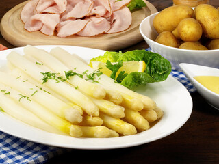 White Asparagus Plate with Ham, Potatoes and Chives