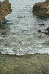 海岸に打ち寄せる波