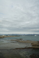 海岸と曇り空