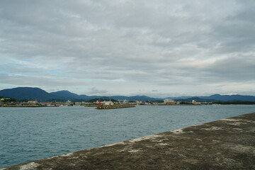 防波堤から見る海の景色