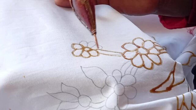 people do batik on clothes