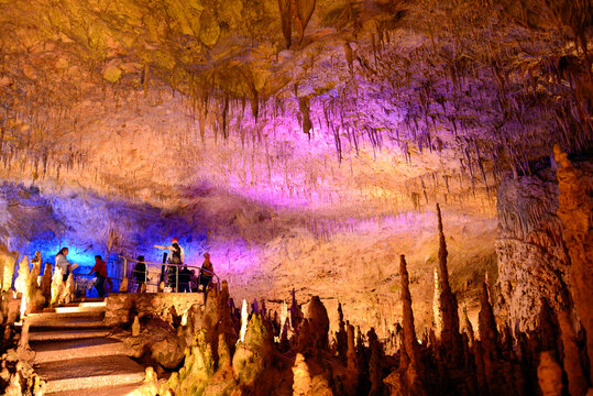Stalaktiten und Stalagmiten in der Perama-H&ouml;hle bei Ionnina, Epirus (Griechenland)