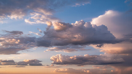 Fototapeta premium Golden Hour Sky with Layered Clouds and Warm Cinematic Glow