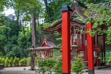 奈良 談山神社 緑の中の境内末社