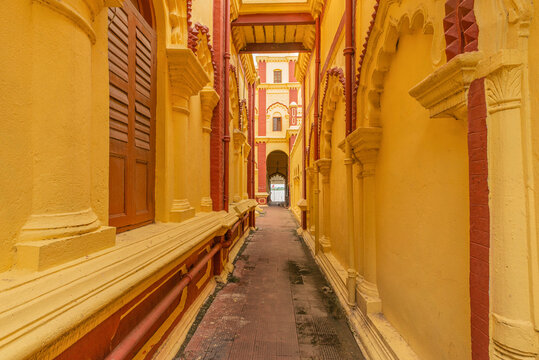 Darbhanga House in Patna, located by the Ganga, was once the royal residence of the Darbhanga kings. Known for its colonial-era design, it now serves as a cultural and educational landmark of Bihar.