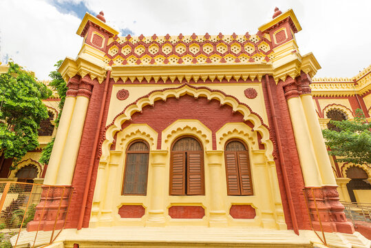 Darbhanga House in Patna, located by the Ganga, was once the royal residence of the Darbhanga kings. Known for its colonial-era design, it now serves as a cultural and educational landmark of Bihar.