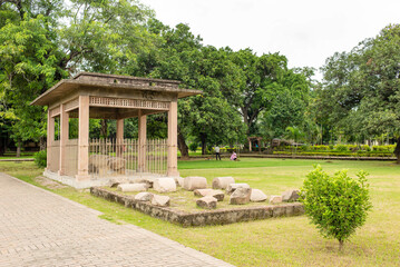Kumhrar Park in Patna is an archaeological site showcasing the ancient ruins of Pataliputra, the Mauryan capital. The park preserves relics, pillars, and foundations that reflect Bihar’s historic gran