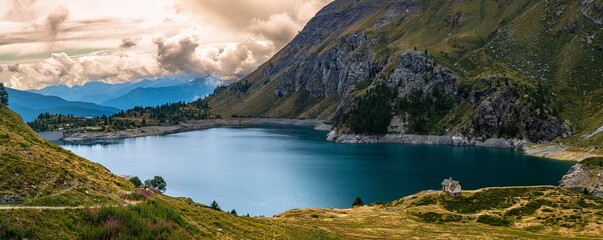 Trekking alpino al lago di Cignana, da Cervinia a Valtournenche