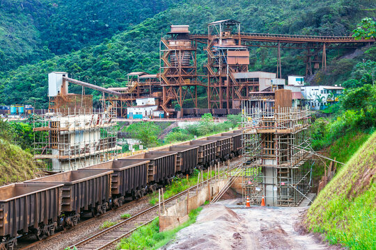Fototapeta Iron ore mining in Minas Gerais, Brazil, train for transporting iron ore