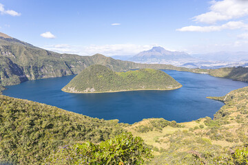 Obraz premium Cotacachi, Ecuador - August 5, 2025: Cuicocha Lagoon is a crater lake at the foot of the Cotacachi Volcano. Its deep blue waters and volcanic islets create a stunning natural landscape.